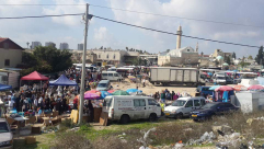 صور: سوق الأربعاء في الرملة .. كرنفال تسوقي بامتياز